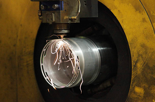 激光正在切割燈飾配件 激光正在切割燈飾配件