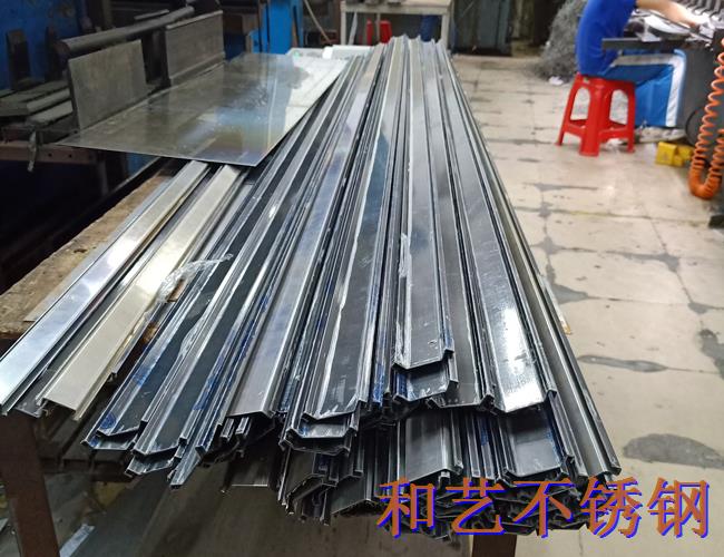 中山紫馬奔騰公寓門(mén)鈑金加工 中山紫馬奔騰公寓門(mén)鈑金加工