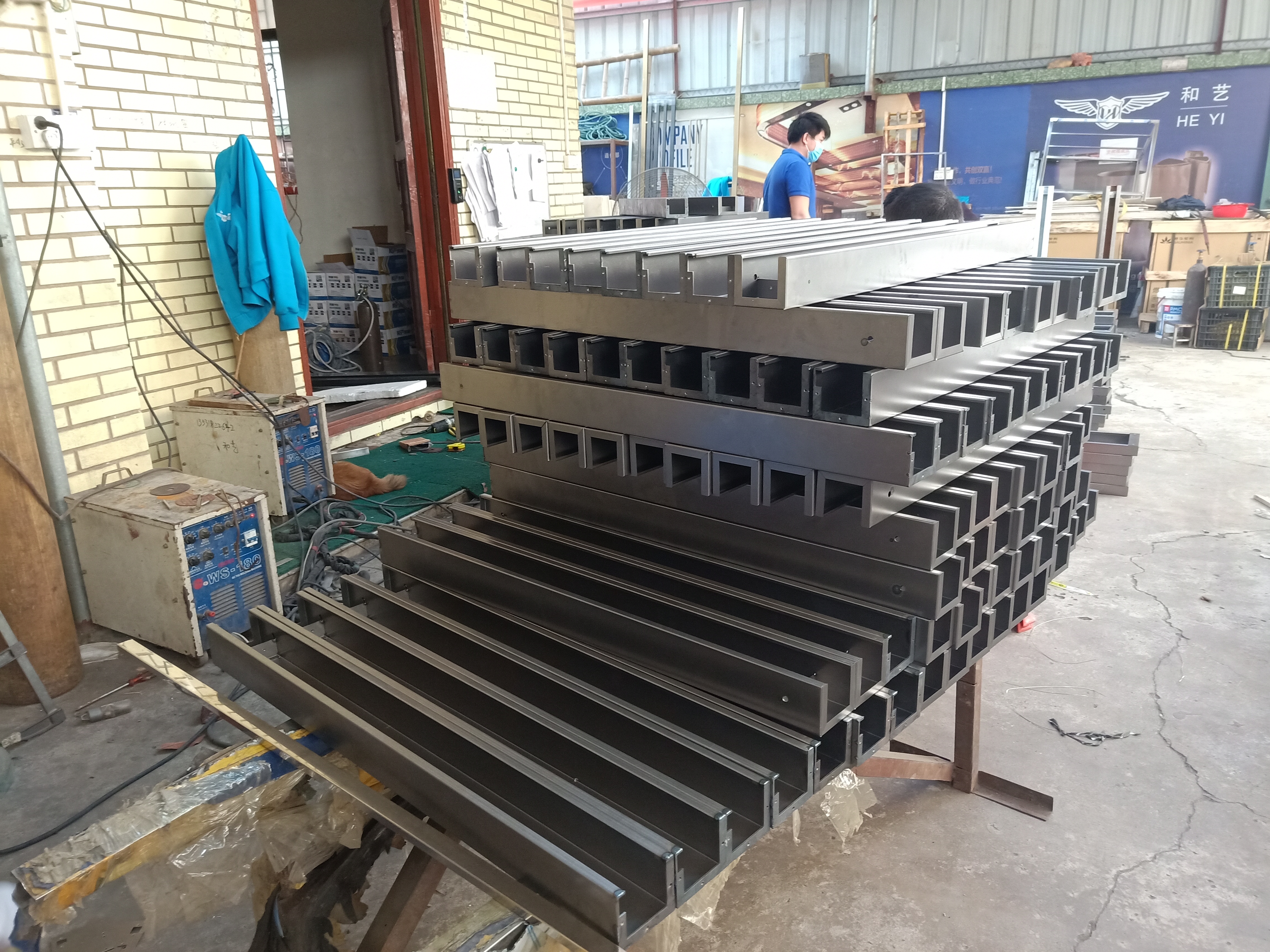 首度公司:不銹鋼消毒燈外殼加工 首度公司:不銹鋼消毒燈外殼加工