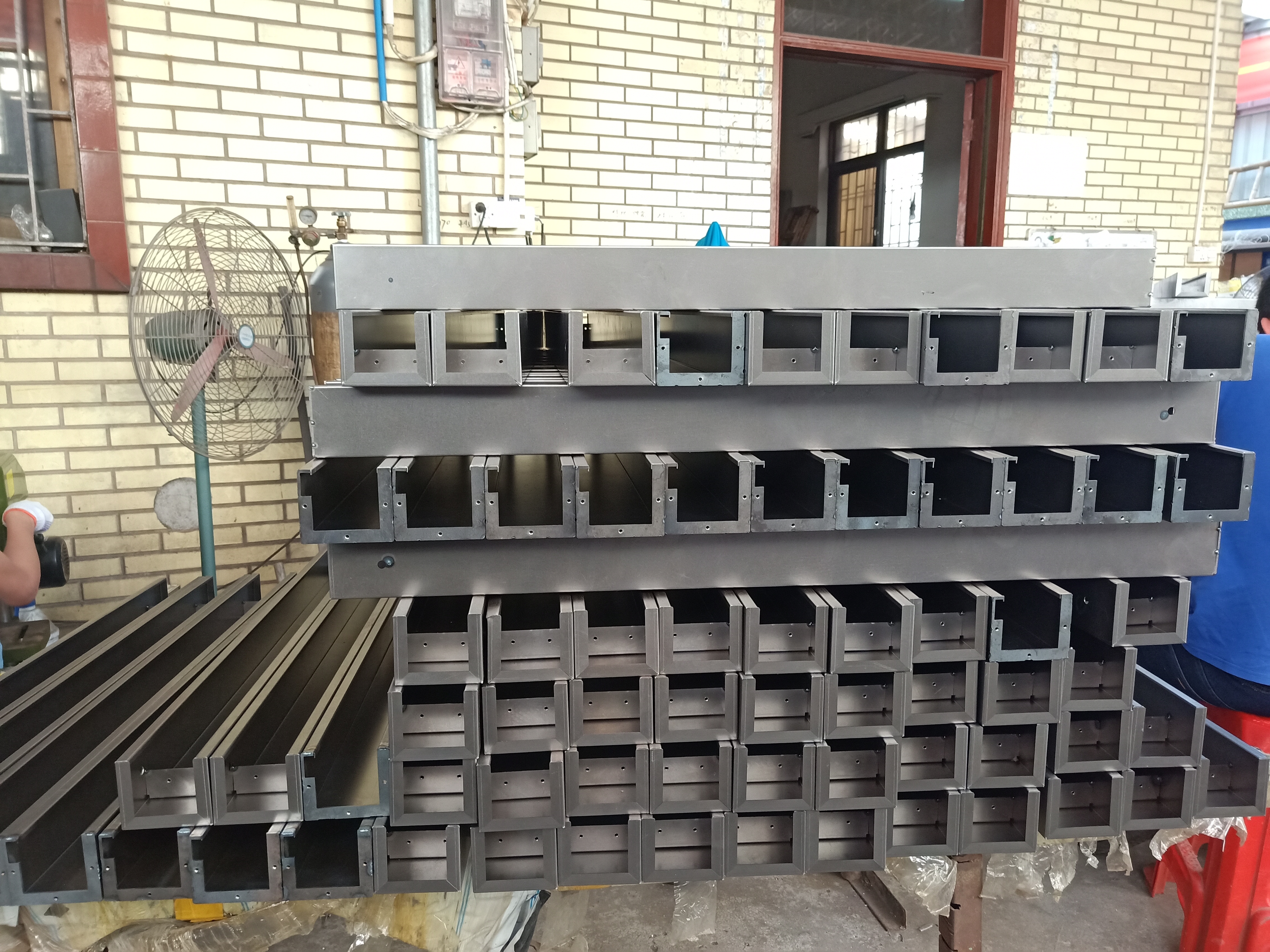 首度公司:不銹鋼消毒燈外殼加工 首度公司:不銹鋼消毒燈外殼加工