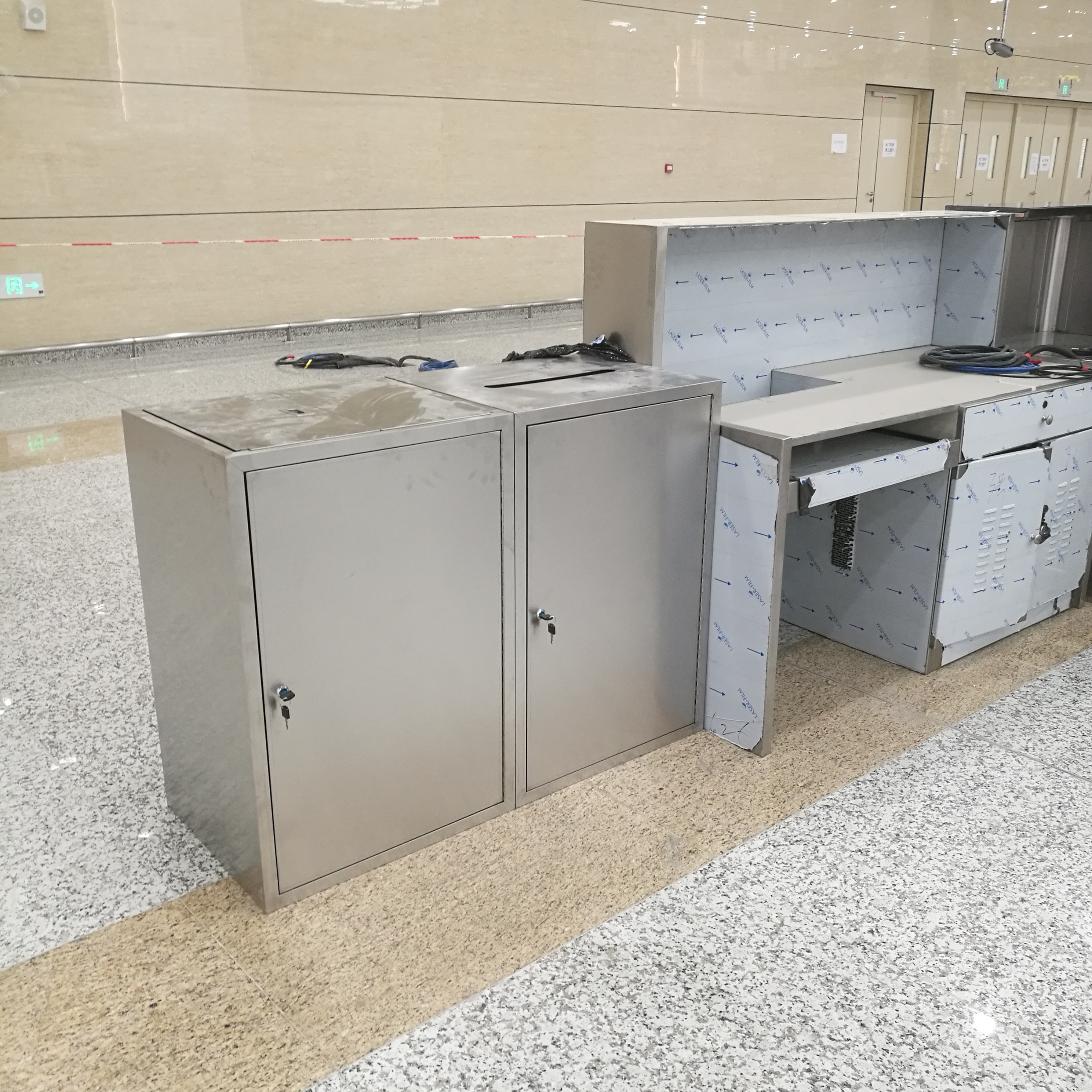 橫琴海關:不銹鋼工作臺 橫琴海關:不銹鋼工作臺