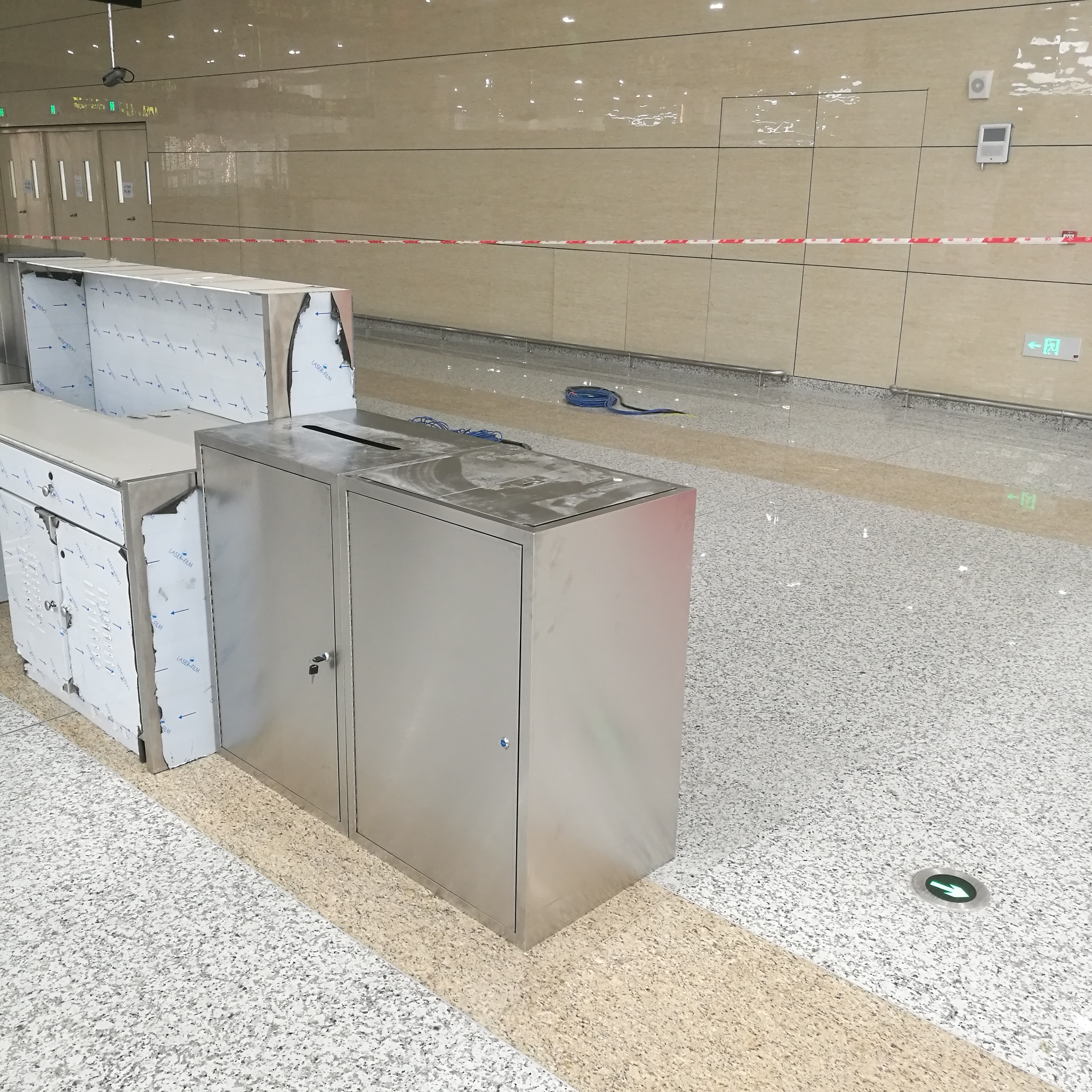 橫琴海關:不銹鋼工作臺 橫琴海關:不銹鋼工作臺