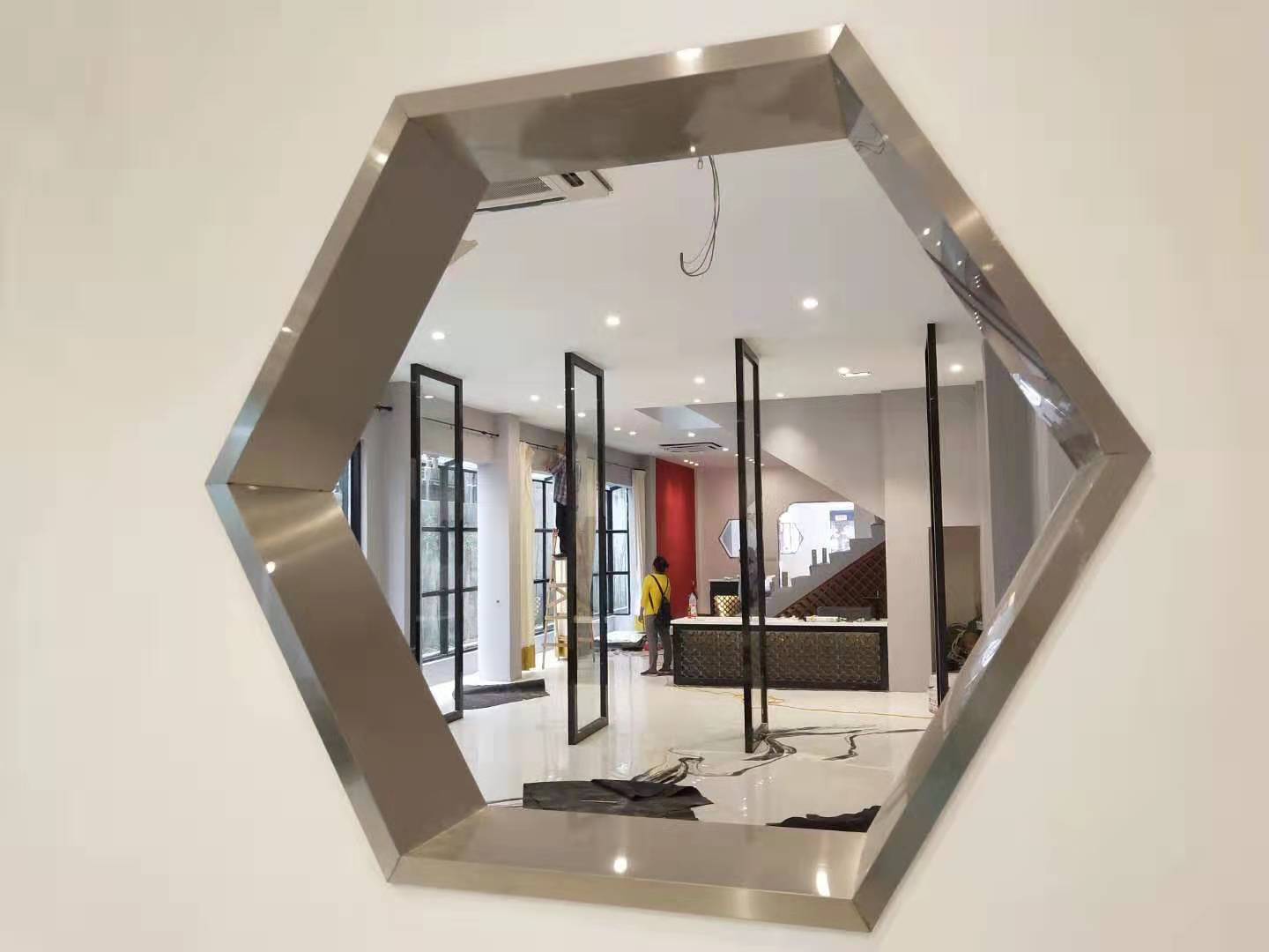 翰林才子：不銹鋼門(mén)框包邊