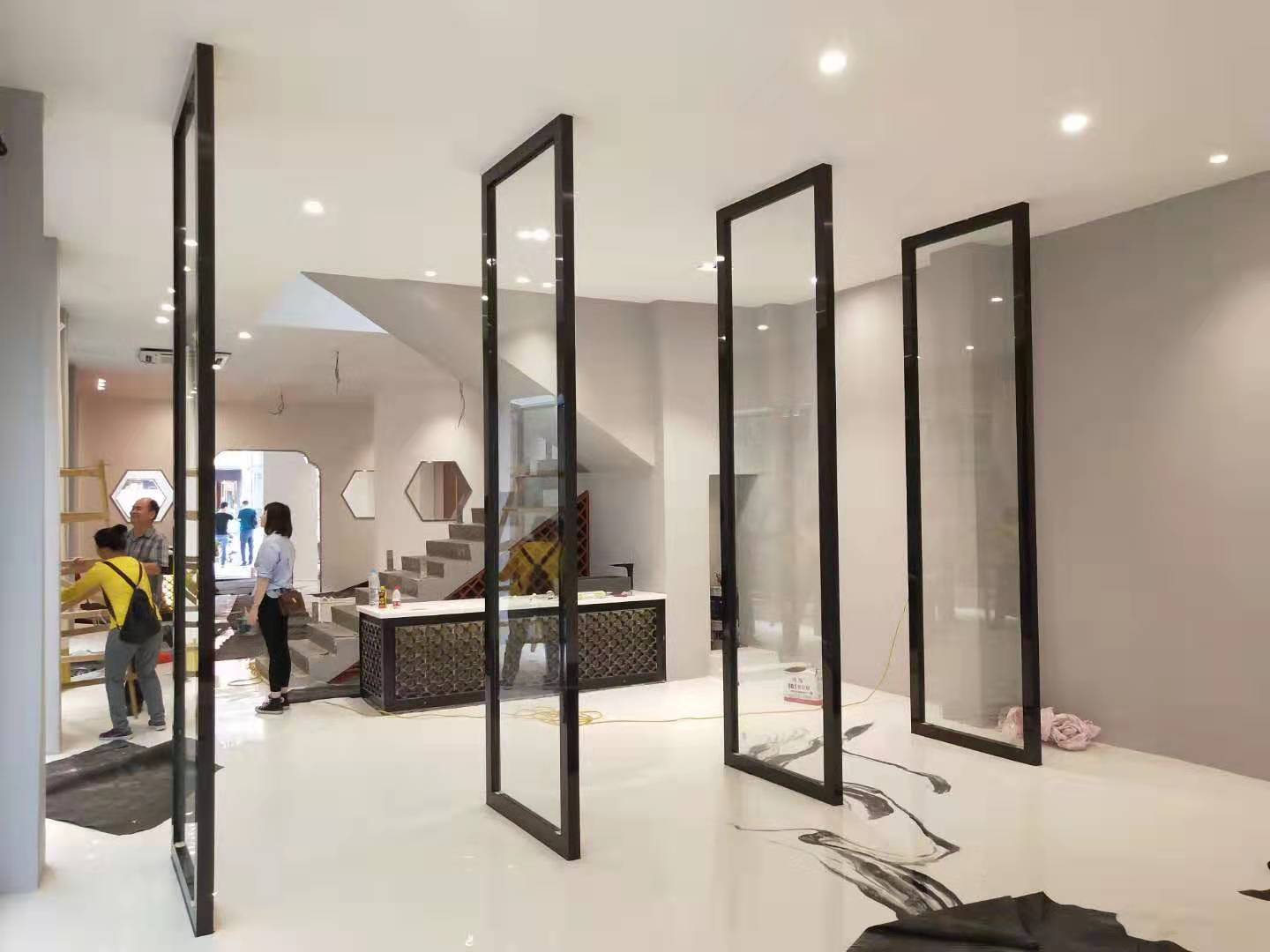 翰林才子：不銹鋼門(mén)框包邊